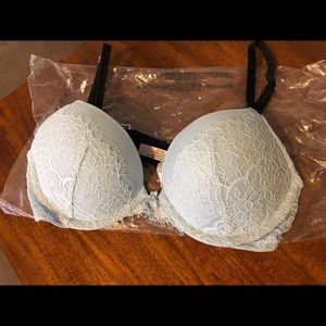 VS NWT Lace Plunge Push-up Bra 32C